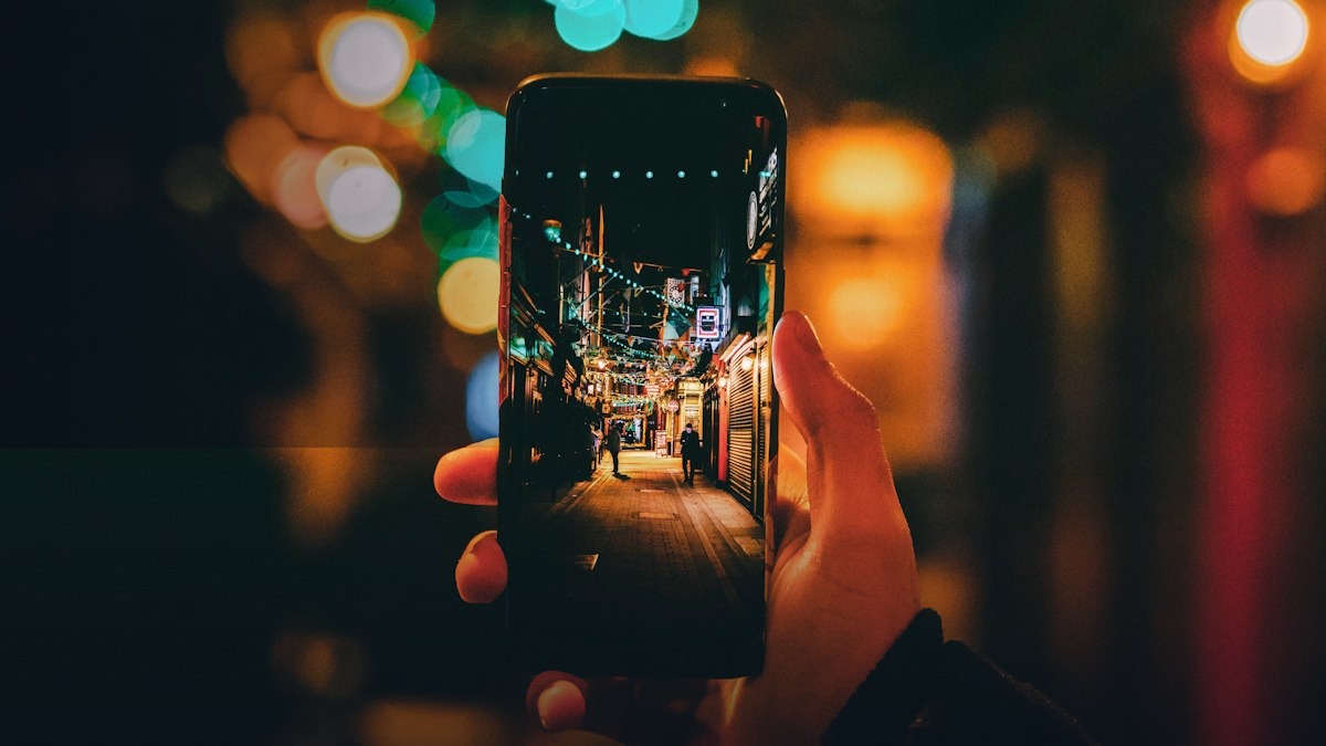 7 Simple Habits to Take Clear and Sharp Photos on Any Phone